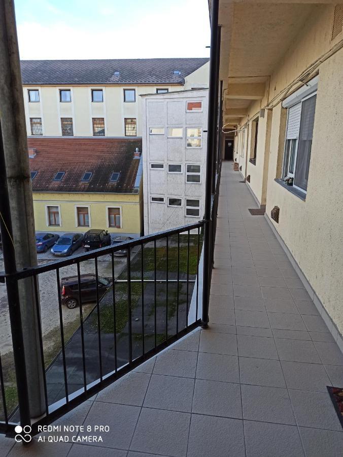 Centrum 2 Apartman Солнок Екстериор снимка